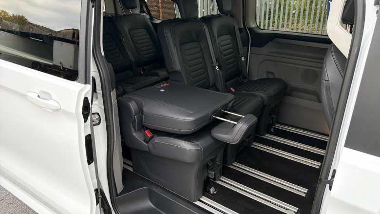 Ford Tourneo Custom 320 L2 Diesel Fwd 2.0 EcoBlue 136ps H1 Titanium 8 seater Auto